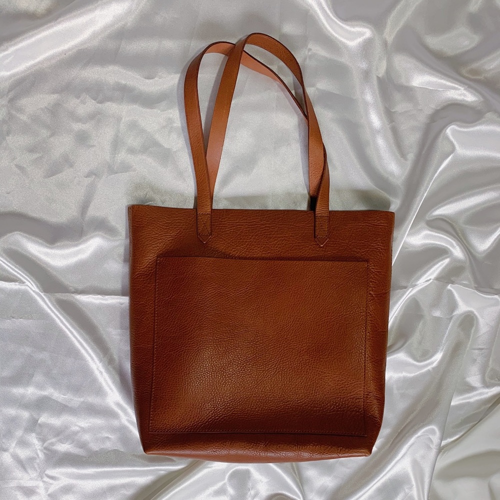 The Medium Transport Tote